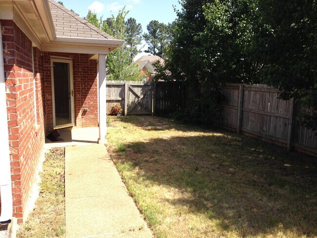 Building Photo - Great 3br/2ba Cordova home. Fenced backyard and eat in kitchen. Pets are welcome, fees apply.
