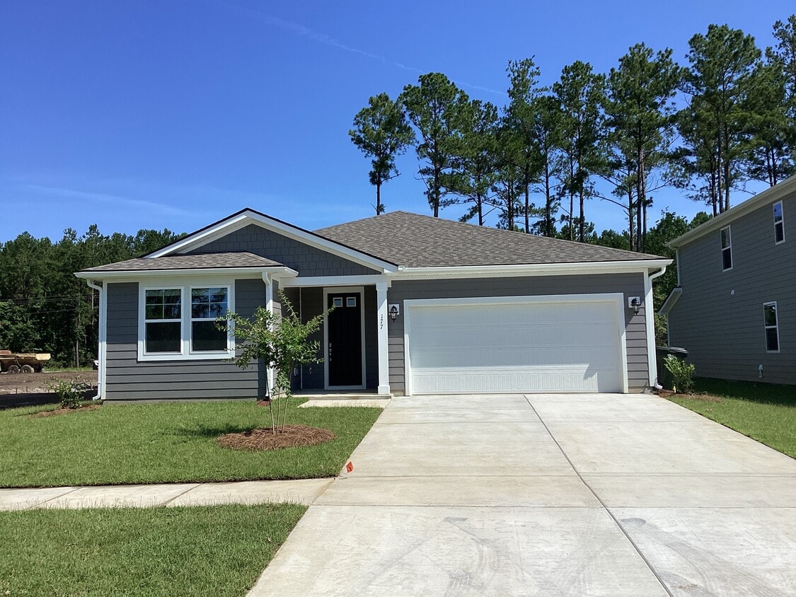 Primary Photo - 177 Anthurium Dr