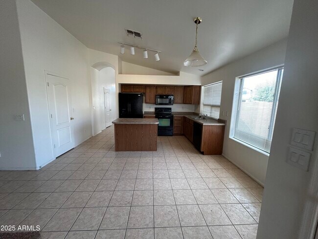 Foto del edificio - 41229 W Walker Wy