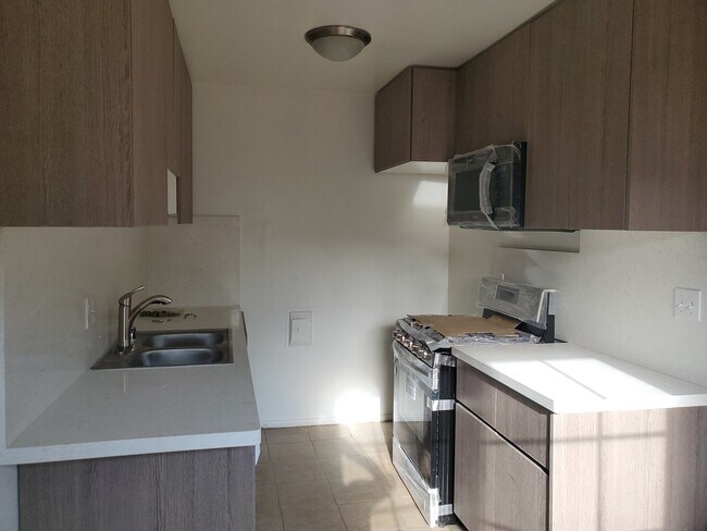 Foto del edificio - 1128 Raymond Ave