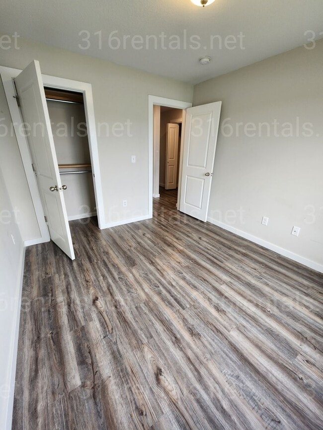 Building Photo - 1921 E 69th Ct N