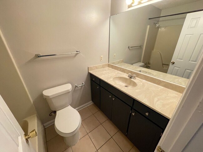 Foto del edificio - 1004 Creekside Pl