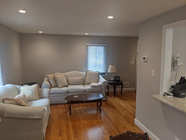 Foto del edificio - 100 Pierce Rd