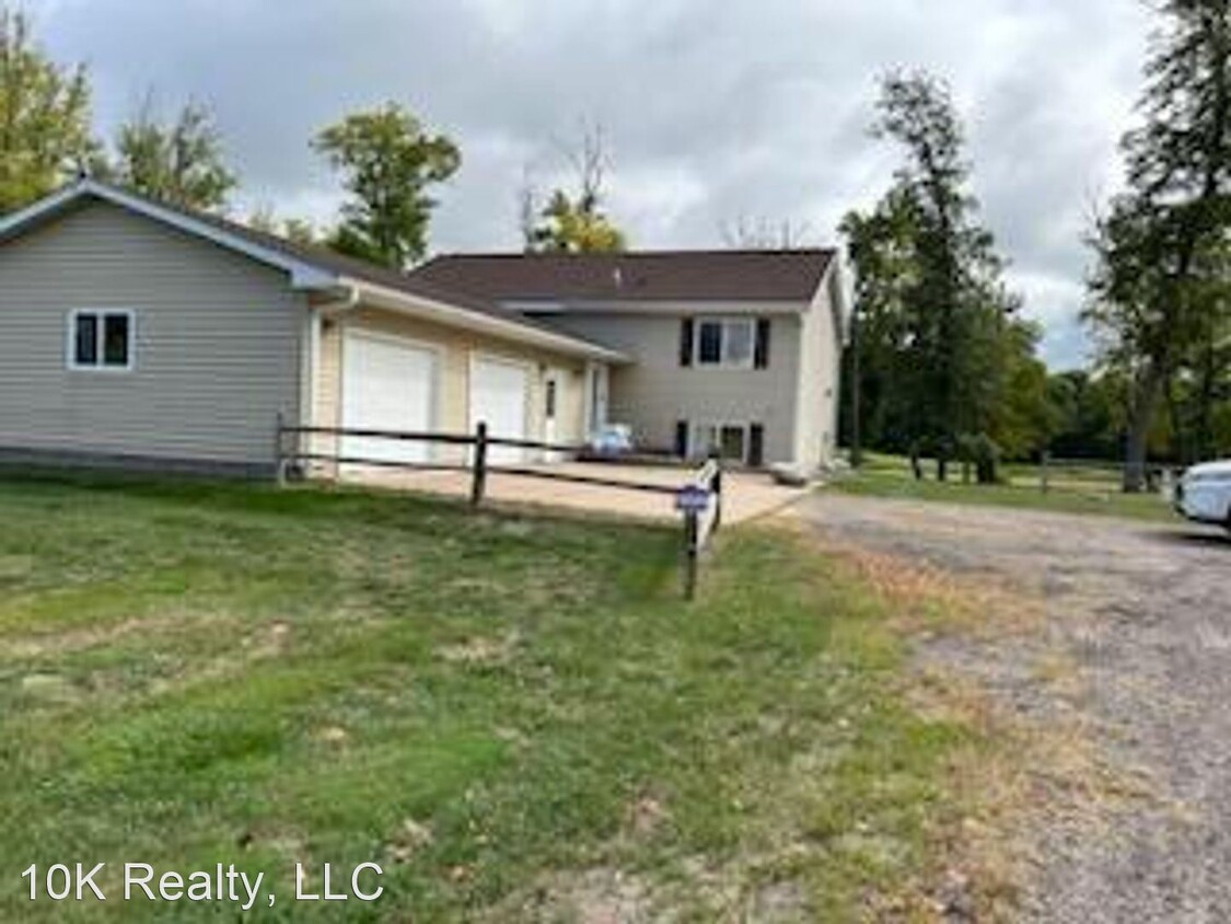 Primary Photo - 3 br, 2 bath House - 8191 Fairway Lane