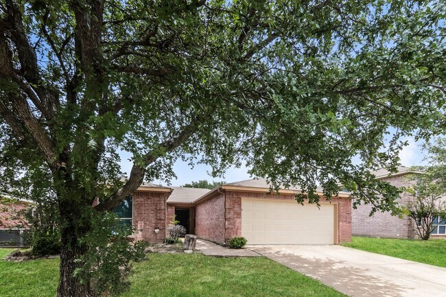 Foto del edificio - 3 BR/2BA | Newly Renovated Single Family Home | 1-Car Covered Parking | Gated backyard!
