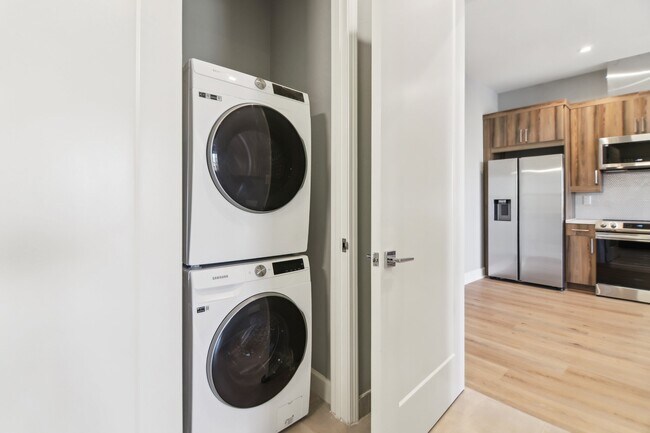 Building Photo - Cityscape Star