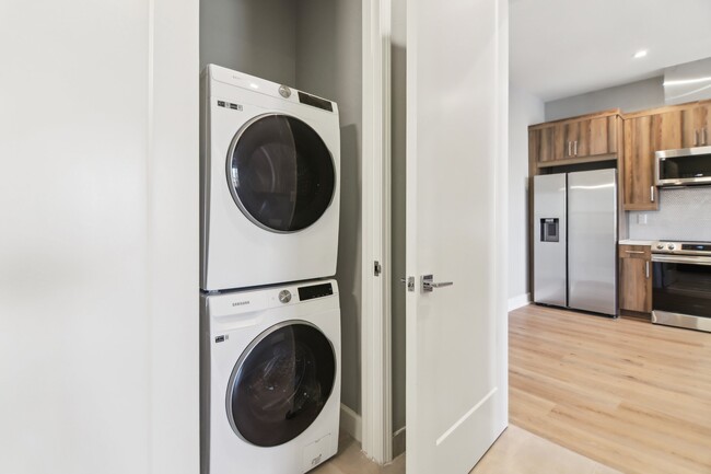 Building Photo - Cityscape Star