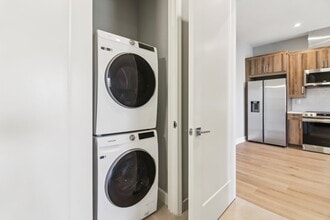 Building Photo - Cityscape Star