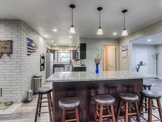 Foto del edificio - 4003 Emma Ln