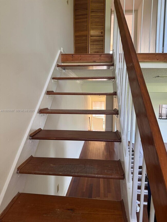 Foto del edificio - 361 W Park Dr