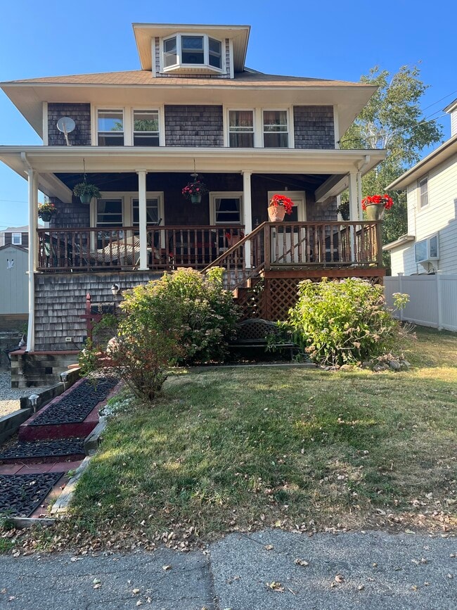 11 Mayflower Rd, Hull, MA 02045 House Rental in Hull, MA