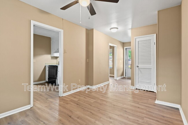 Foto del edificio - 260 Dorchester Manor Blvd