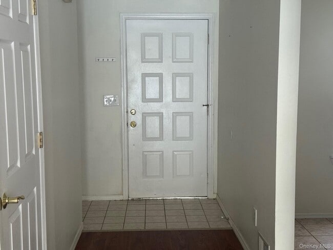 Building Photo - 10 Kensington Way