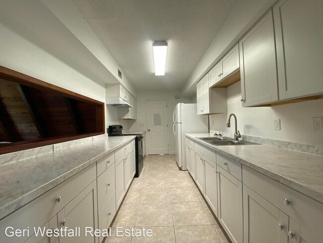 Building Photo - 3 br, 2 bath House - 1681 Airport Rd.