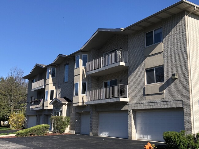 Building Photo - 927 Elderberry Cir