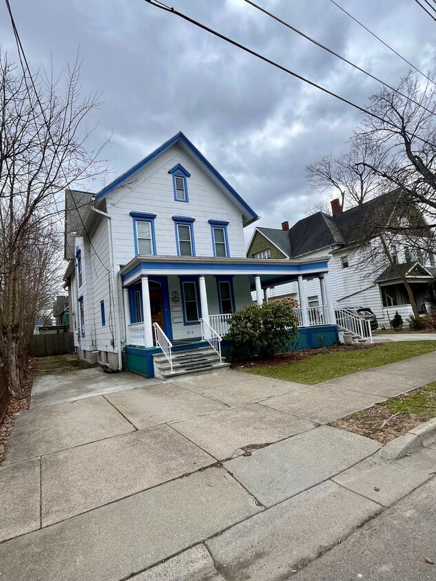 Primary Photo - 104 Walnut St