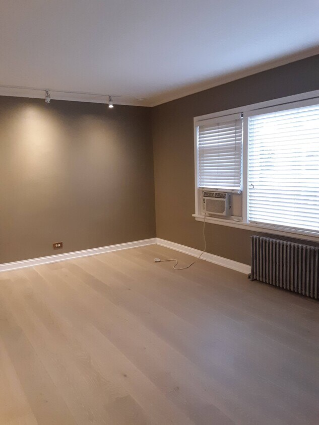 Primary Photo - First Floor Spacious 1-Bed in Fantastic Ev...