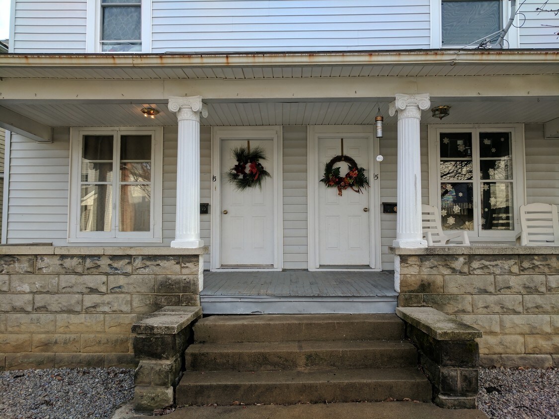 3 bedroom duplex - 15 Ann St