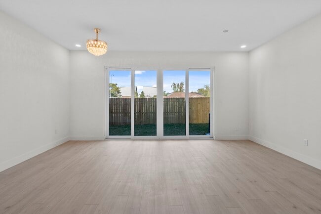 Building Photo - 3615 Dreyfus St