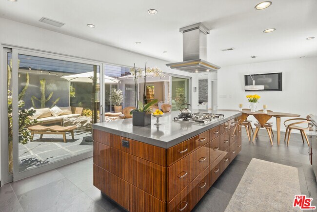 Foto del edificio - 740 Kingman Ave