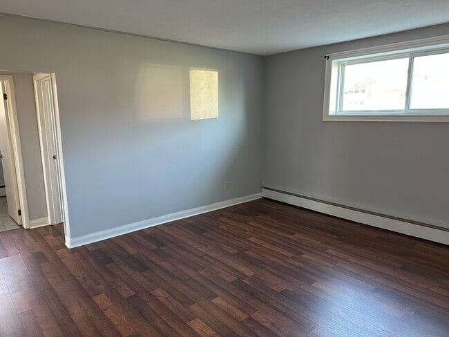 Building Photo - Charming 2-Bedroom Apartment for Rent in Oshawa - ONE MONTH RENT FREE