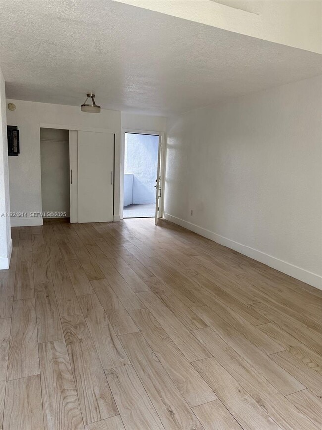 Building Photo - 100 Fontainebleau Blvd