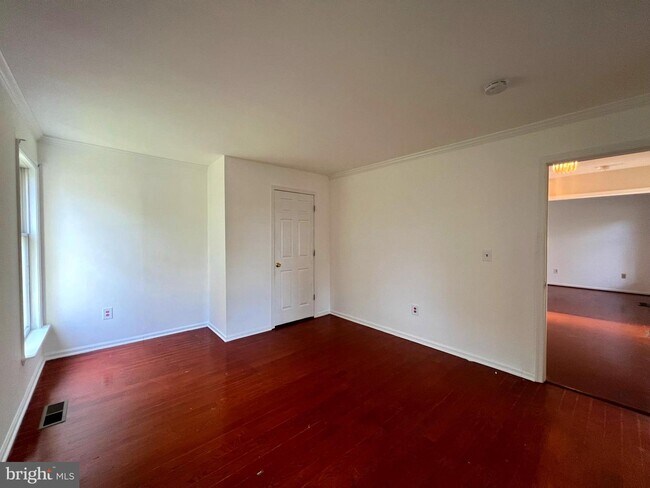 Building Photo - 1408 Golf Course Dr