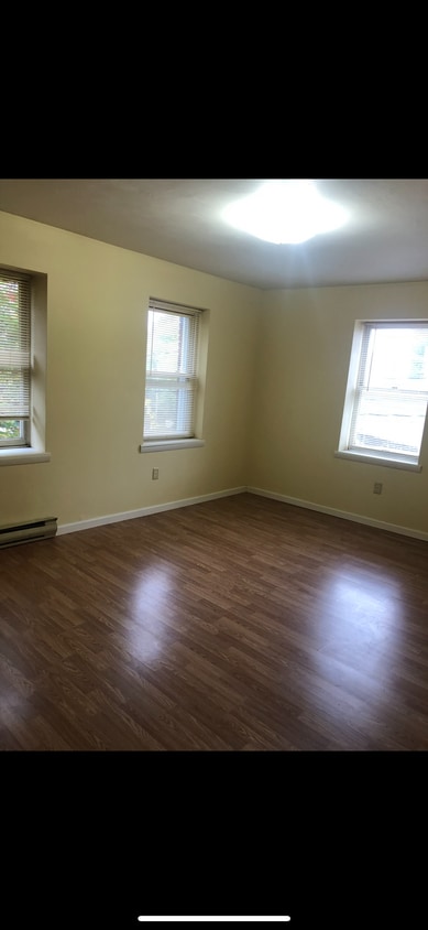 Building Photo - 166 E Main St