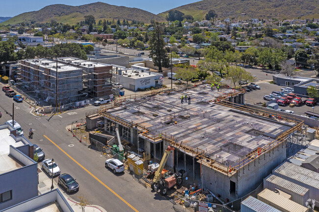Construction 4/2022 - Victoria Crossing