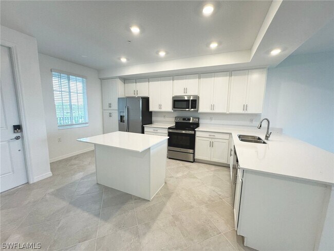 Foto del edificio - 14141 Heritage Landing Blvd