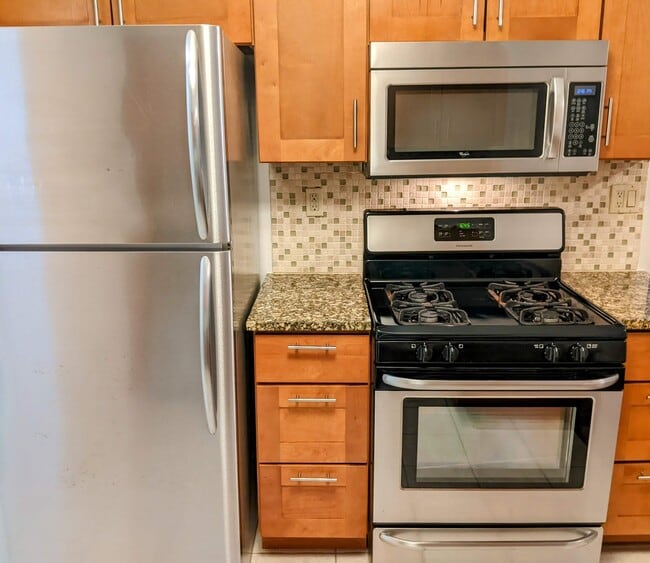 Renovated Fully-Appl Kit w/Sep. Dining Area - 8 Country Walk