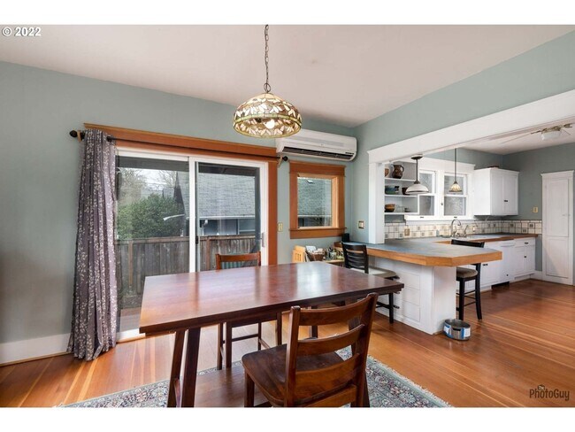 Foto del edificio - 4 Bedroom House Near Downtown Eugene