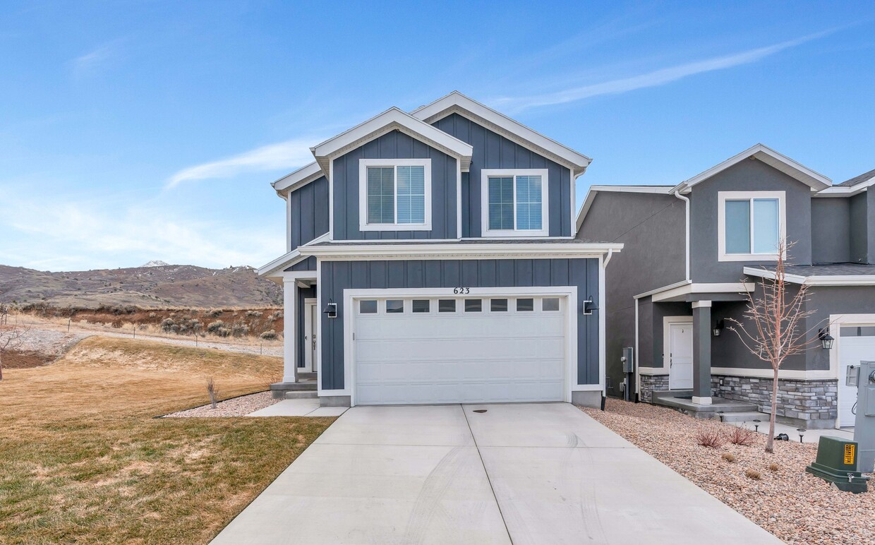 Foto principal - 623 S Raintree Ln