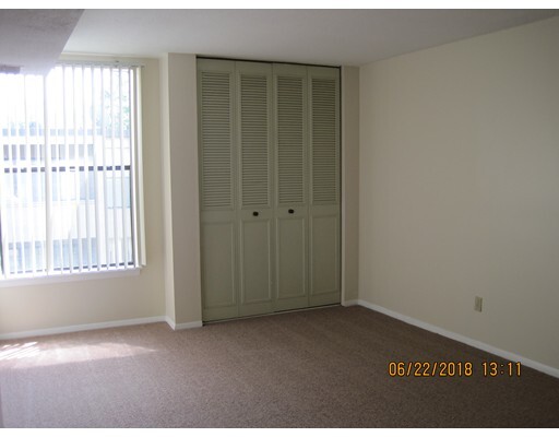 Building Photo - 32 Shrewsbury Green Dr