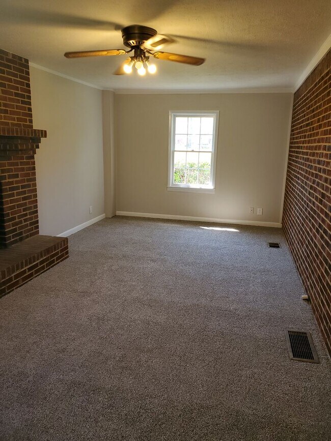 Building Photo - 2782 Lake Harbin Rd