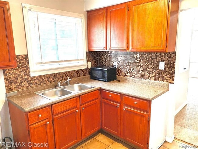 Foto del edificio - 22011 Blackstone St