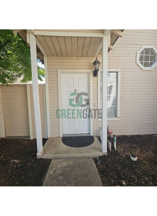 Building Photo - Beautiful 3 BEDROOM 2.5 BATH HOME IN MODES...