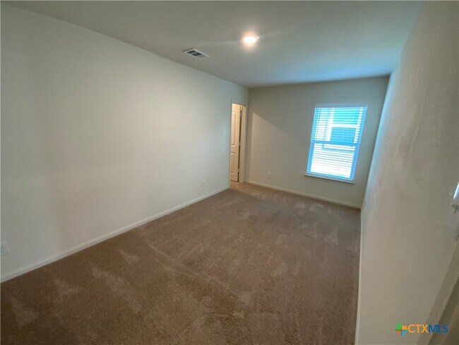 Building Photo - 208 Allington Cir