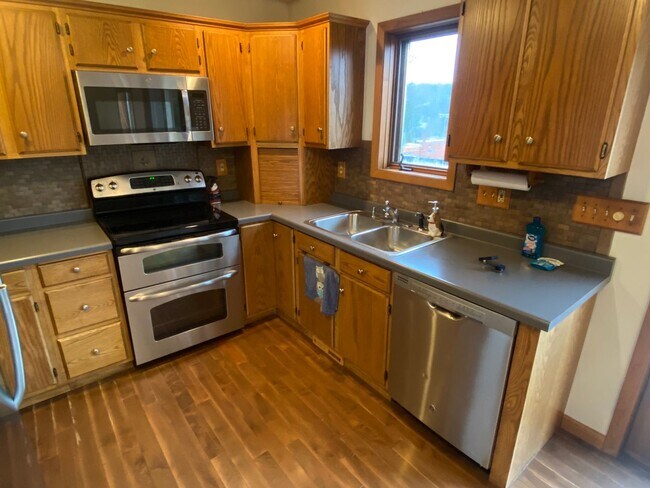 Foto del edificio - 3-Bedroom, 3-Full Bath Single Family Home with Amazing City Views