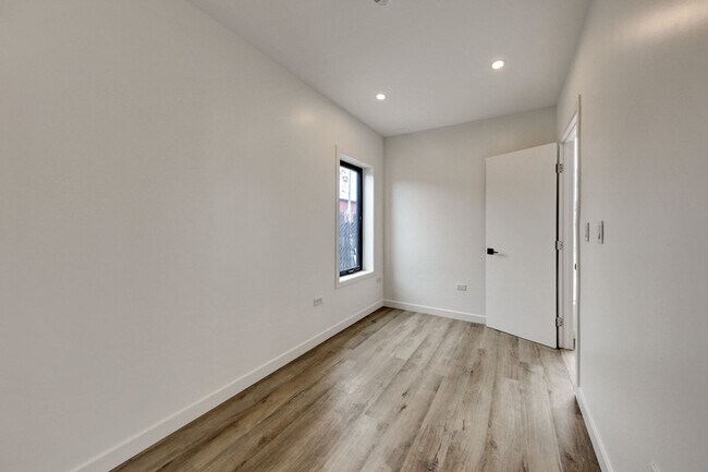 Foto del edificio - AMAZING NEW CONSTRUCTION UNIT NEAR DOWNTOWN