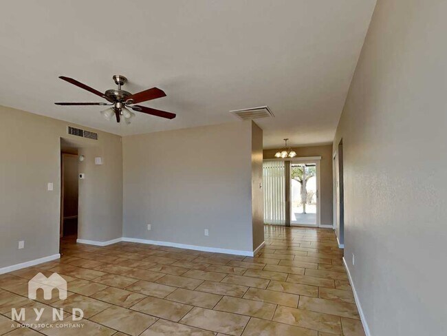 Foto del edificio - 8336 N 105th Ln