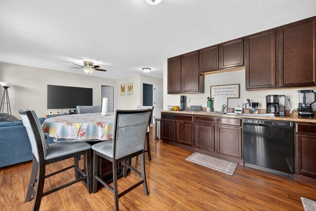 Foto del edificio - 535 Country Chase Dr