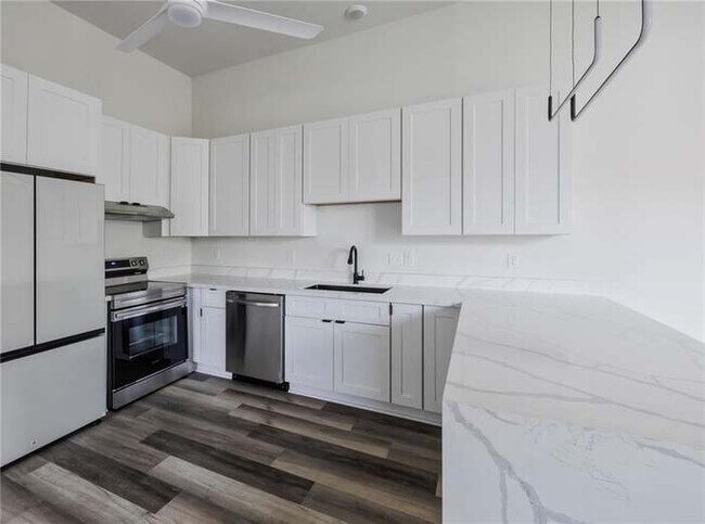 Building Photo - 2404 Ursulines Ave