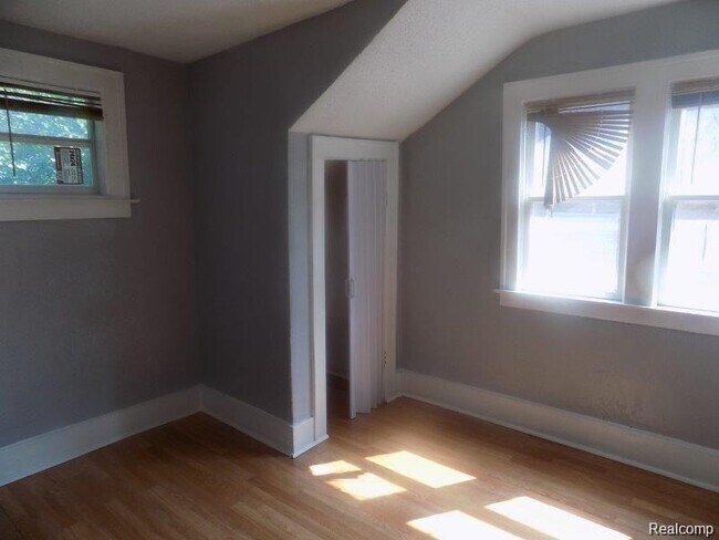 Foto del edificio - 6334 Tuxedo St