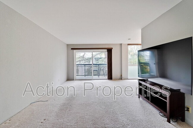 Building Photo - 181 Del Medio Ave