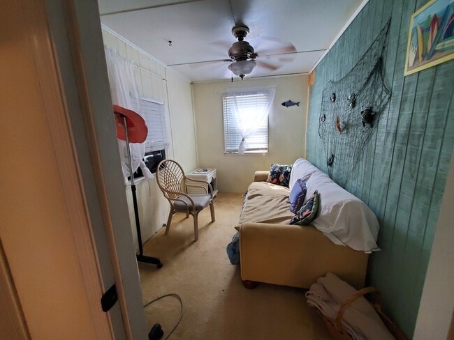 Building Photo - 305 Fairview Dr