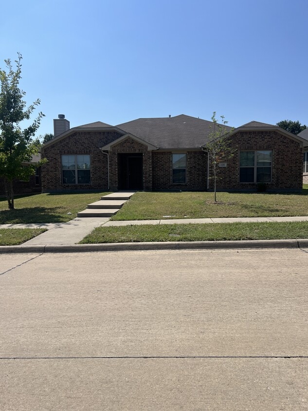 Photo - 1250 Long Branch Dr (Lancaster, TX)