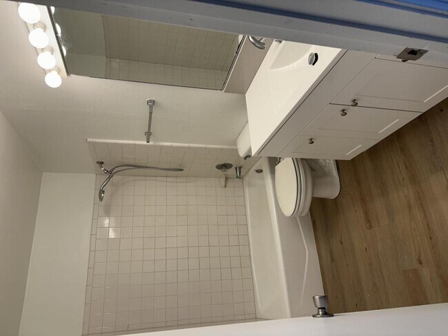 Foto del edificio - 422 E 46th St