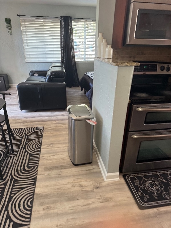 Building Photo - 420 SE 9th Ct