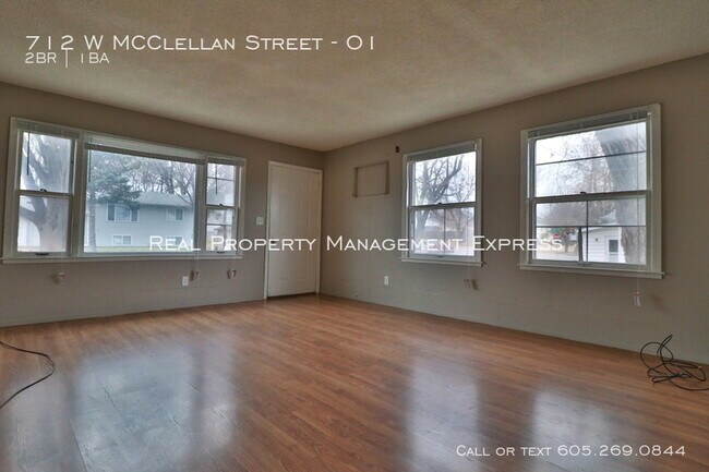 Building Photo - 712 W McClellan St